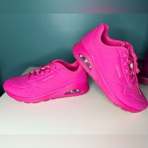 Skechers Women's Sz 10 Hot Pink Sneakers